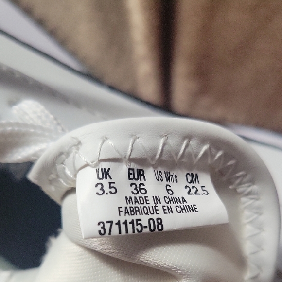 Puma Classic White and Black Trainers - Picture 4 of 4